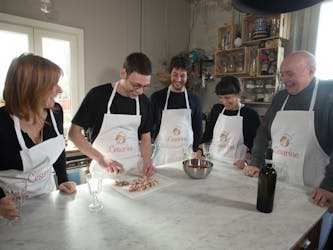Market tour, cooking class and lunch or dinner at a Cesarina’s home in Rome